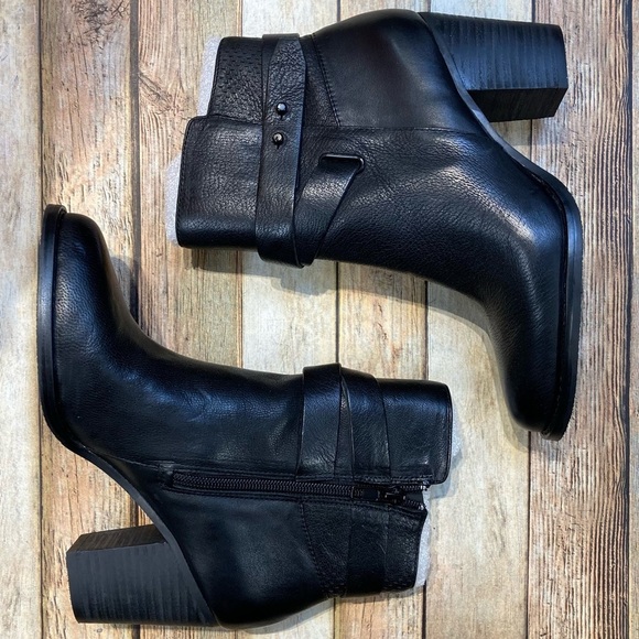 Arturo Chiang Sanya Block Heel Bootie - Picture 2 of 11